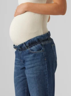 Sitter Under Bulan Jeans