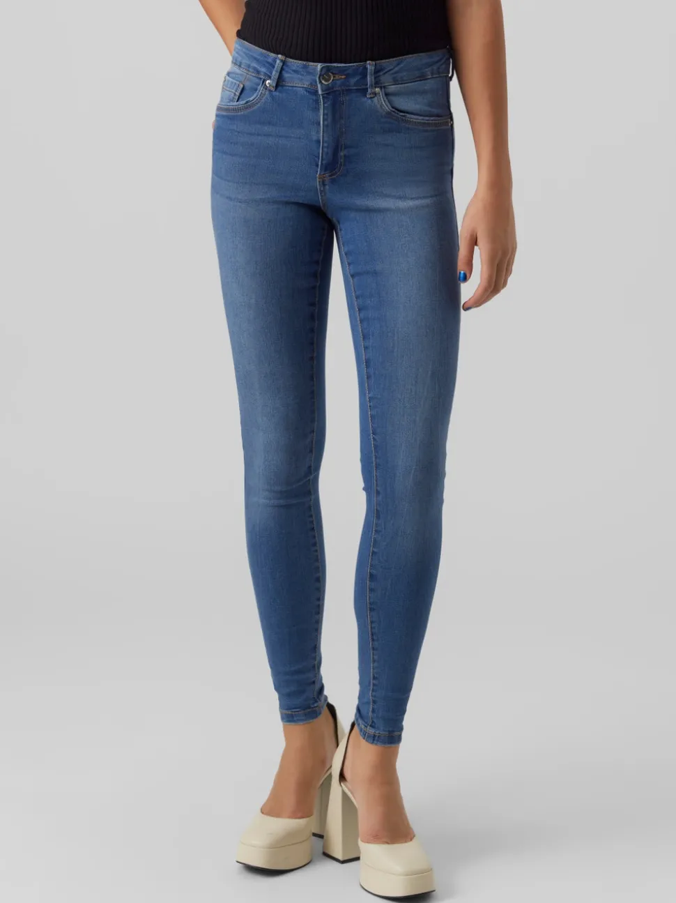 VMALIA Medelhög Midja Slim Fit Jeans