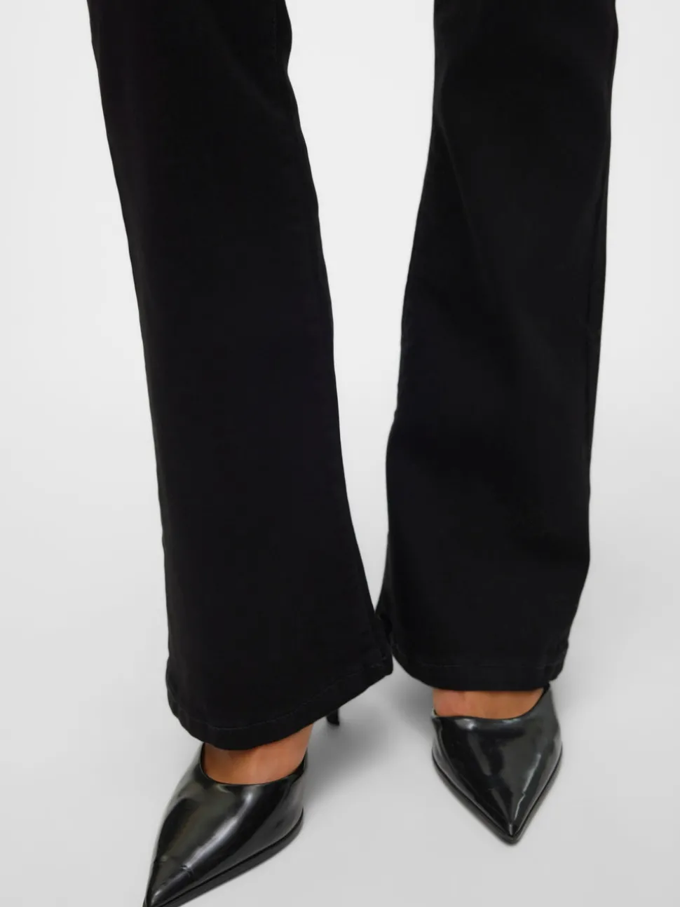 VMELLY Medelhög Midja Utsvängd Passform Jeans