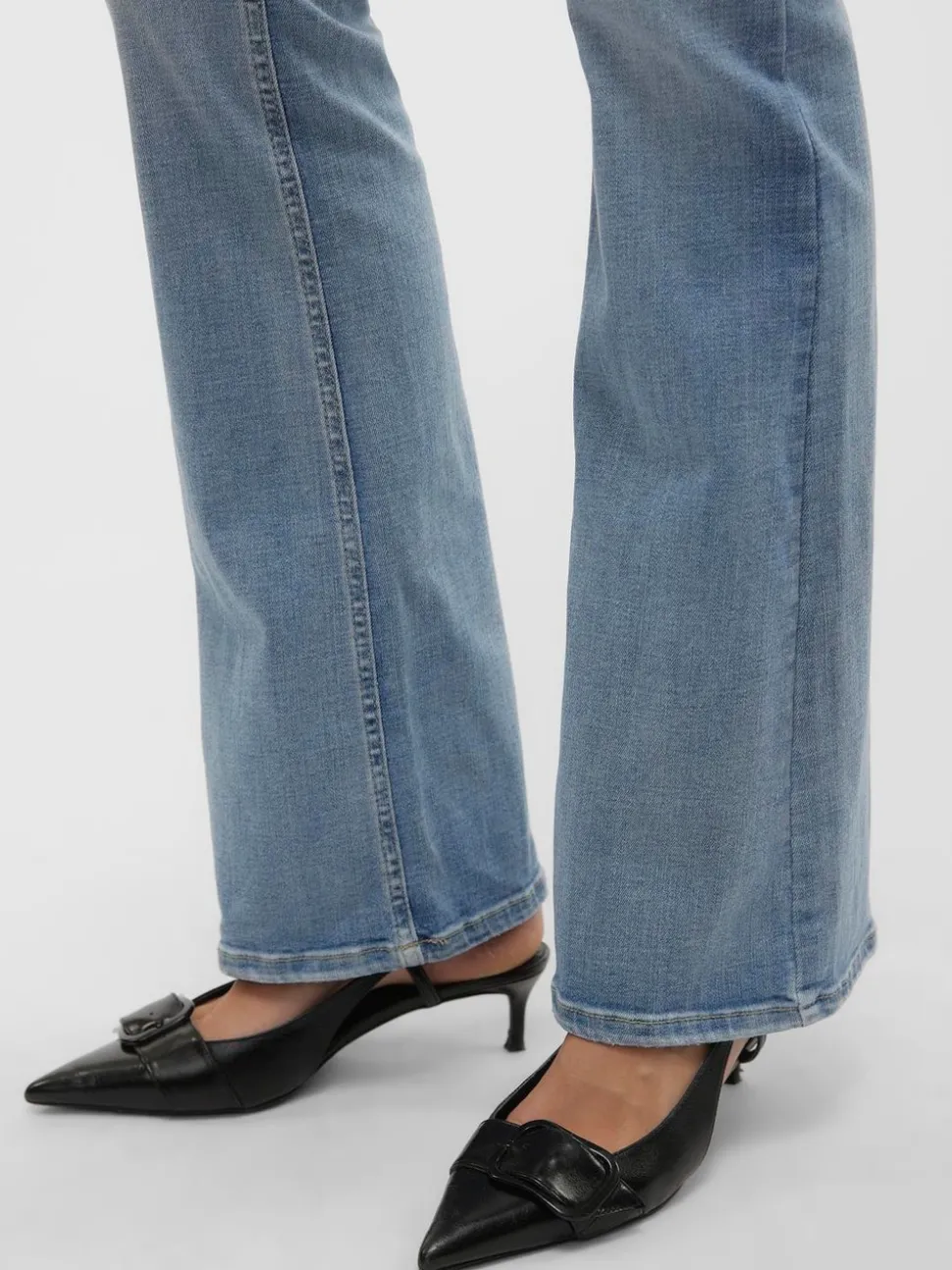 VMFLASH Medelhög Midja Utsvängd Passform Jeans