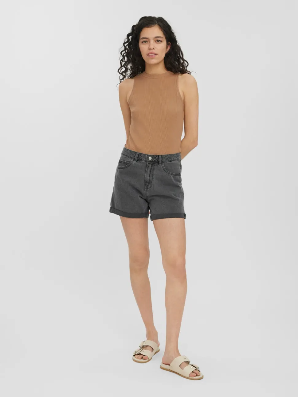 VMNINETEEN Shorts