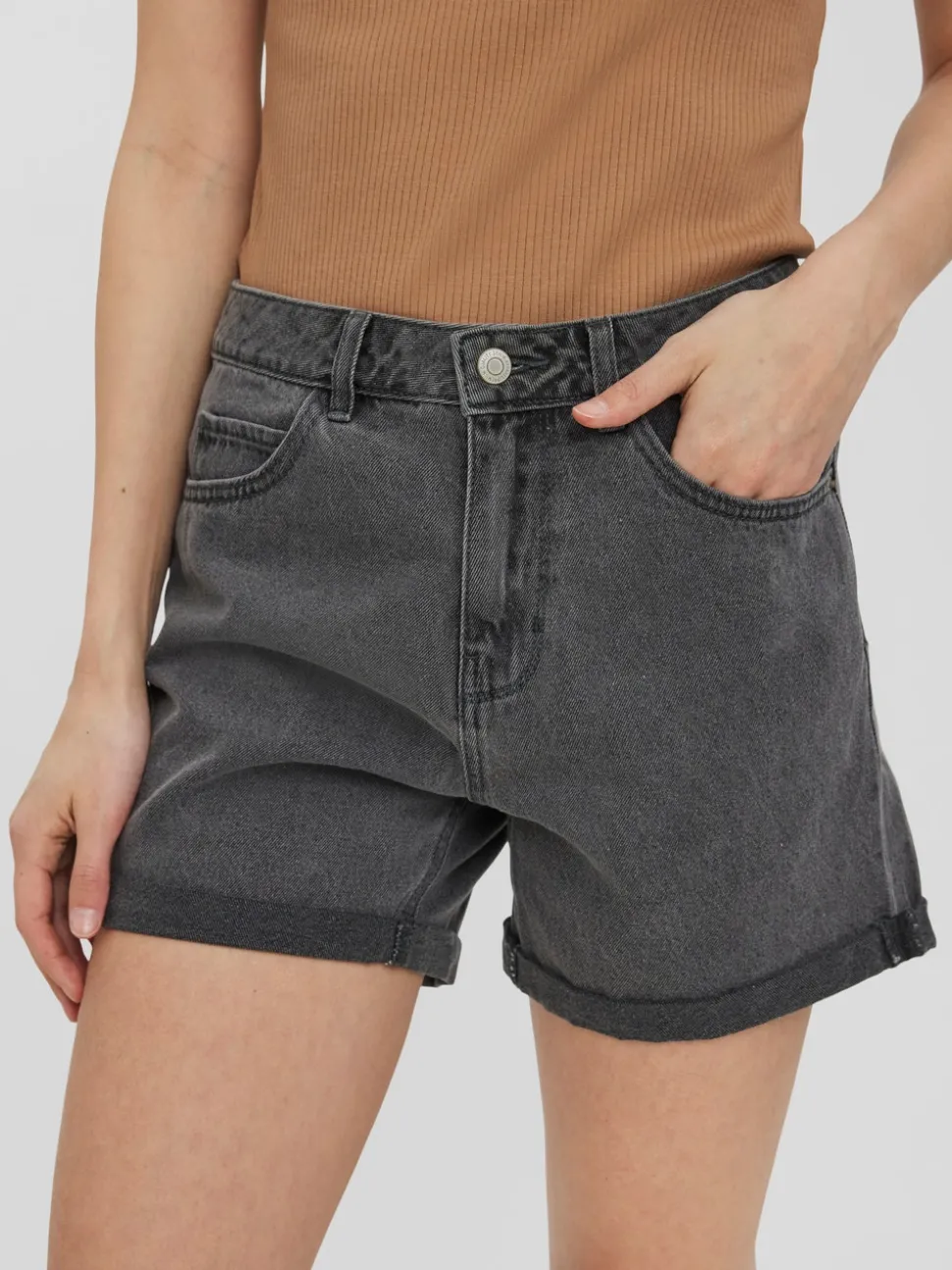 VMNINETEEN Shorts