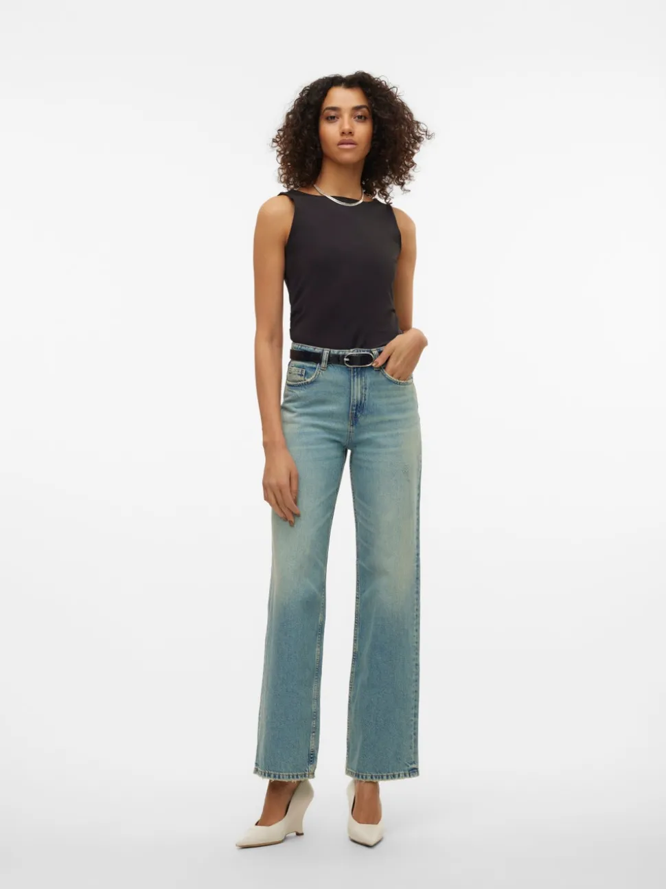 VMTESSA Vid Passform Jeans