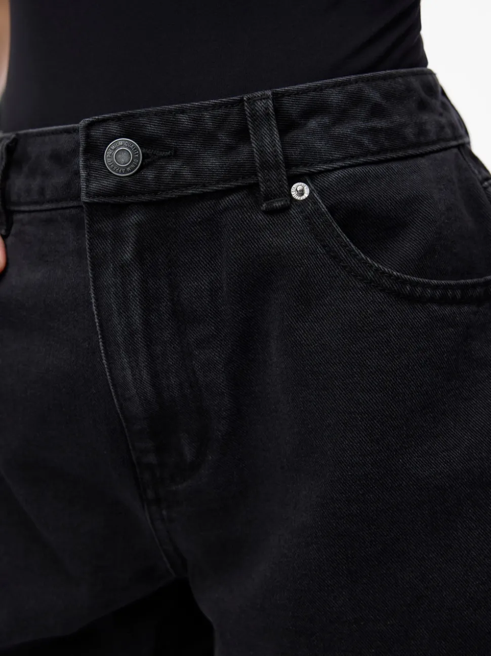 VMZURI Shorts